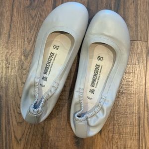 Size 8-8.5 Gray Women Birckenstock Flats